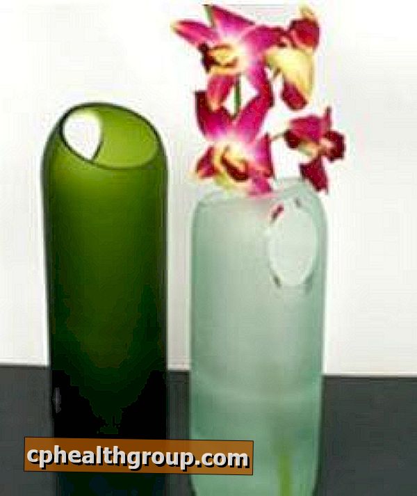 Как сделать красивую вазу из бутылки