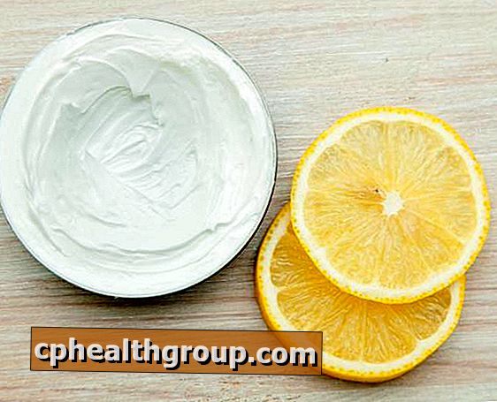 Hvordan lage en yoghurt og sitronmaske