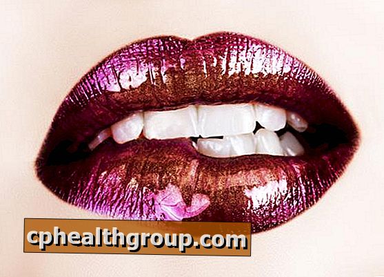 Hoe metalen lippenstiften te gebruiken