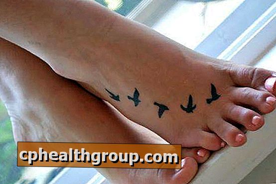 Tetovaže za ženske v stopala - s fotografijami