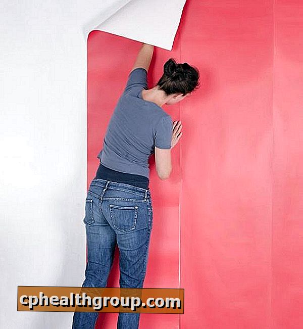 Hoe versier je een muur met behang