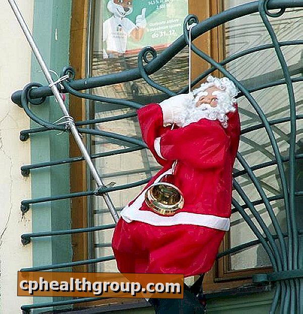 Как да декорирате балкон за Коледа