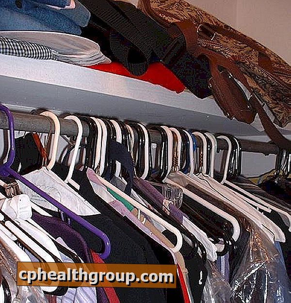 Hoe mijn garderobe te organiseren om ruimte te besparen