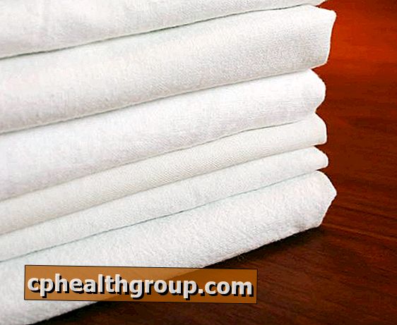 Как да премахнете петна върху бели памучни дрехи