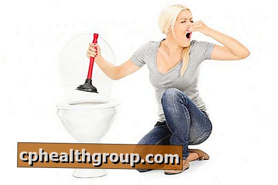 Cum să desfaceți o toaletă foarte înfundată