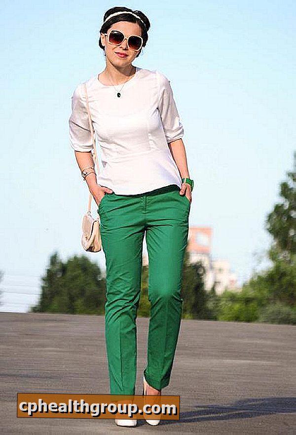 Кофта к брюкам. Широкие зеленые брюки. Зелёные брюки женские. Брюки женские летние зеленые. Сочетание с зелеными брюками.