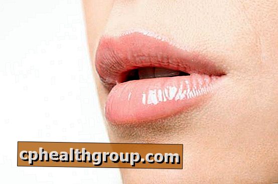 Comment dégonfler les lèvres gonflées - voici la réponse
