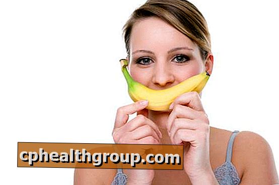 Como usar a casca de banana para clarear os dentes