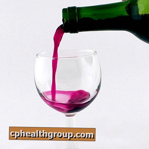 Как да се понижи нивото на триглицеридите чрез пиене на вино