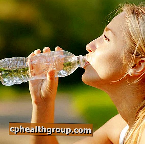 Hur man dricker två liter vatten per dag